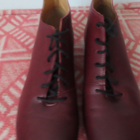 john fluevog vegan vogs RADIO CJRT LACE-UP ANKLE BOOT Red Vegan 9.5 - Picture 3 of 11
